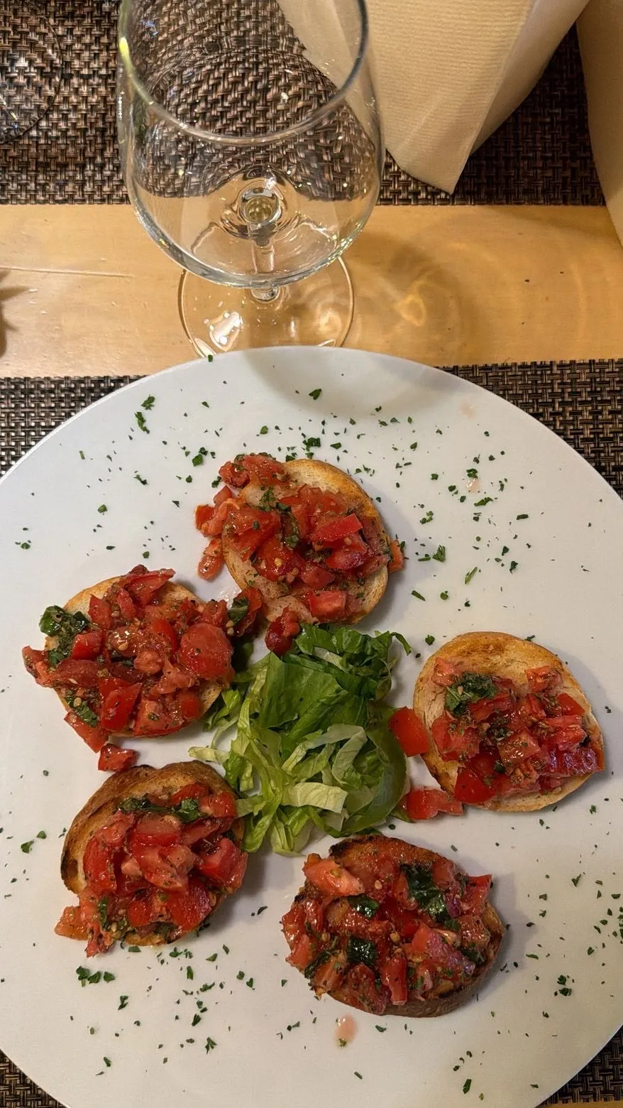 Bruschettas à la tomate fraîche et au persil